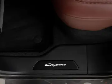 PORSCHE Cayenne Coupe S E-Hybrid   Clubleder   PDCC   HD