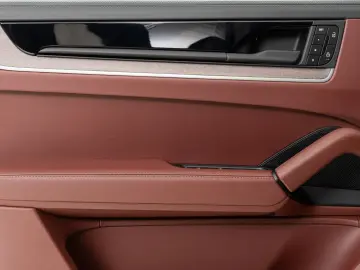 PORSCHE Cayenne Coupe S E-Hybrid   Clubleder   PDCC   HD