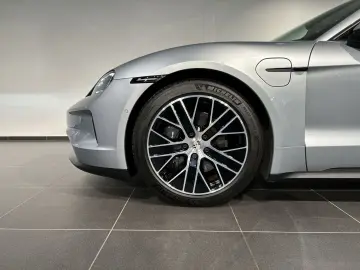 PORSCHE Taycan Surround-View BOSE 20-Zoll Panoramadach