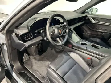 PORSCHE Taycan Surround-View BOSE 20-Zoll Panoramadach