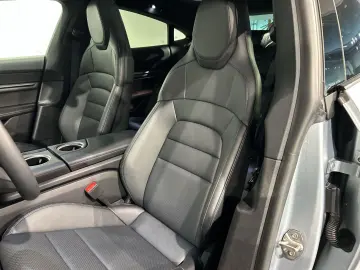 PORSCHE Taycan Surround-View BOSE 20-Zoll Panoramadach