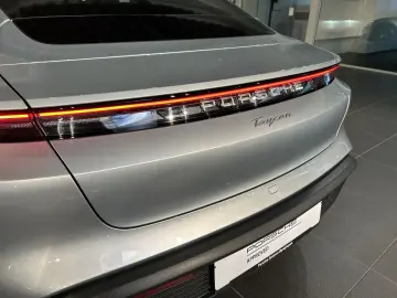 PORSCHE Taycan Surround-View BOSE 20-Zoll Panoramadach