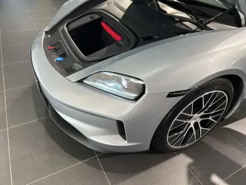 PORSCHE Taycan Surround-View BOSE 20-Zoll Panoramadach