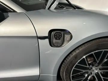 PORSCHE Taycan Surround-View BOSE 20-Zoll Panoramadach