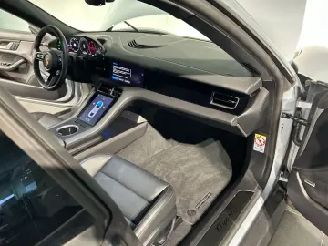 PORSCHE Taycan Surround-View BOSE 20-Zoll Panoramadach