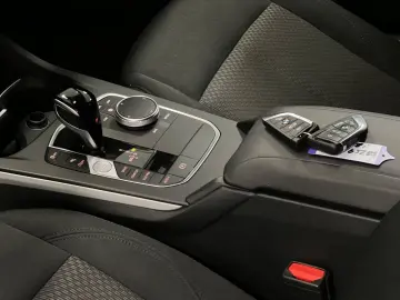 BMW 118i Advantage Aut Navi AHK LenkrHeiz LED WLAN