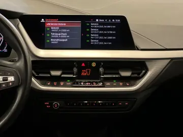 BMW 118i Advantage Aut Navi AHK LenkrHeiz LED WLAN