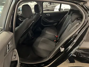 BMW 118i Advantage Aut Navi AHK LenkrHeiz LED WLAN