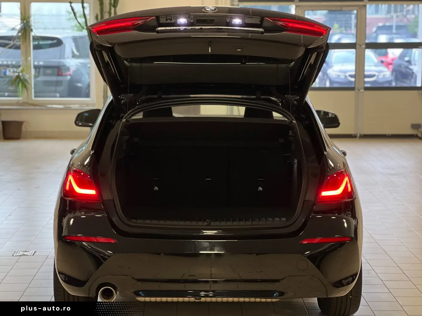 BMW 118i Advantage Aut Navi AHK LenkrHeiz LED WLAN