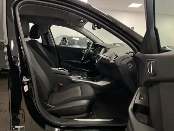BMW 118i Advantage Aut Navi AHK LenkrHeiz LED WLAN