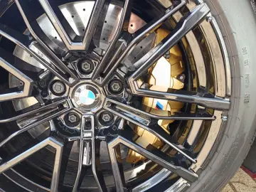 BMW M5 Touring xDrive CARBON BREMSE BOWERS & WILKINS