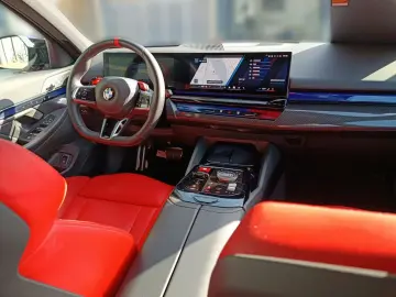 BMW M5 Touring xDrive CARBON BREMSE BOWERS & WILKINS