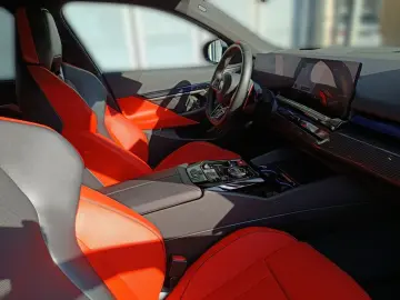 BMW M5 Touring xDrive CARBON BREMSE BOWERS & WILKINS