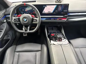 BMW M5 Touring Drivers P. B&W Pano AHK DAPro PAPro