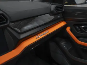 Lamborghini Urus SE MY2026 B&O Massage Carbon Grigio Telesto