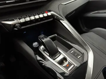 PEUGEOT 3008 Plug-in Hybrid Allure Pack