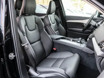 VOLVO XC90 T8 AWD Ultra Dark