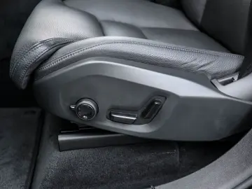 VOLVO XC90 T8 AWD Ultra Dark