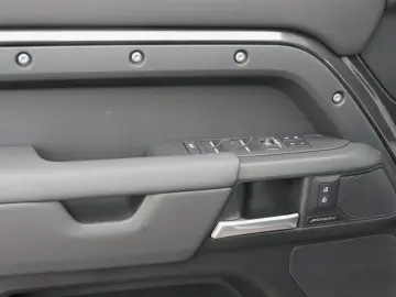 Land Rover Defender 110 X-Dynamic WinterPack HeadUp