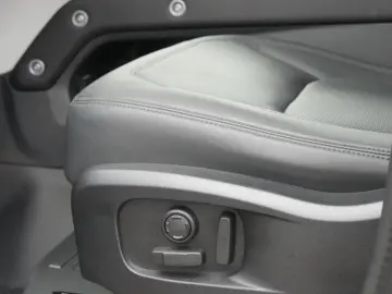 Land Rover Defender 110 X-Dynamic WinterPack HeadUp