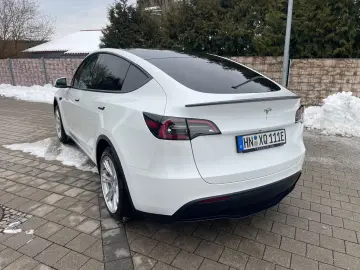 TESLA Model Y Basis RWD  top Fahrzeug  inkl.Mwst.