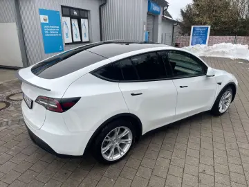 TESLA Model Y Basis RWD  top Fahrzeug  inkl.Mwst.