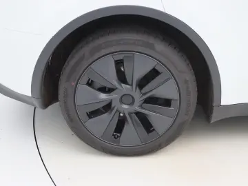 TESLA Model Y Long Range AWD 351CP AUTOPILOT