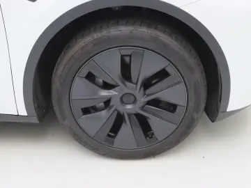 TESLA Model Y Long Range AWD 351CP AUTOPILOT