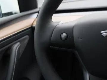 TESLA Model Y Long Range AWD 351CP AUTOPILOT