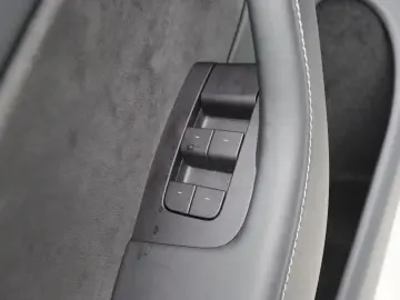TESLA Model Y Long Range AWD 351CP AUTOPILOT