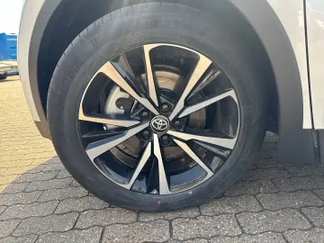 TOYOTA C-HR Plug-In Hybrid FWD