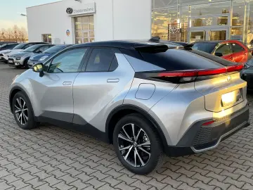 TOYOTA C-HR 1.8 Team D