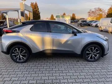 TOYOTA C-HR 1.8 Team D