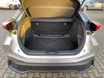 TOYOTA C-HR 1.8 Team D