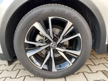 TOYOTA C-HR 1.8 Team D