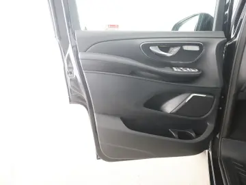 MERCEDES-BENZ V 300 d Avant Extralang 4M AHK Distr. 360