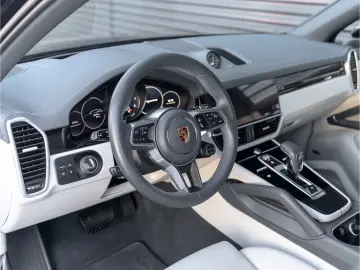 PORSCHE Cayenne E-Hy NiVision SoftClo InnoDr AirSusp Ventil