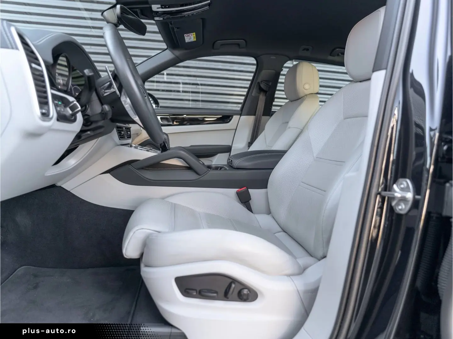 PORSCHE Cayenne E-Hy NiVision SoftClo InnoDr AirSusp Ventil