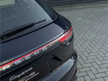 PORSCHE Cayenne E-Hy NiVision SoftClo InnoDr AirSusp Ventil