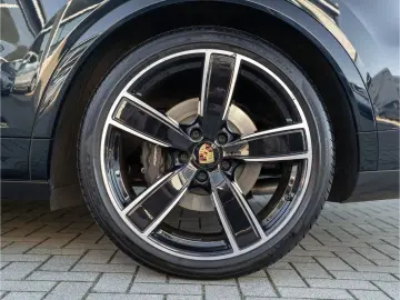 PORSCHE Cayenne E-Hy NiVision SoftClo InnoDr AirSusp Ventil