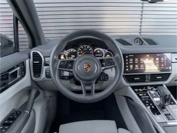 PORSCHE Cayenne E-Hy NiVision SoftClo InnoDr AirSusp Ventil