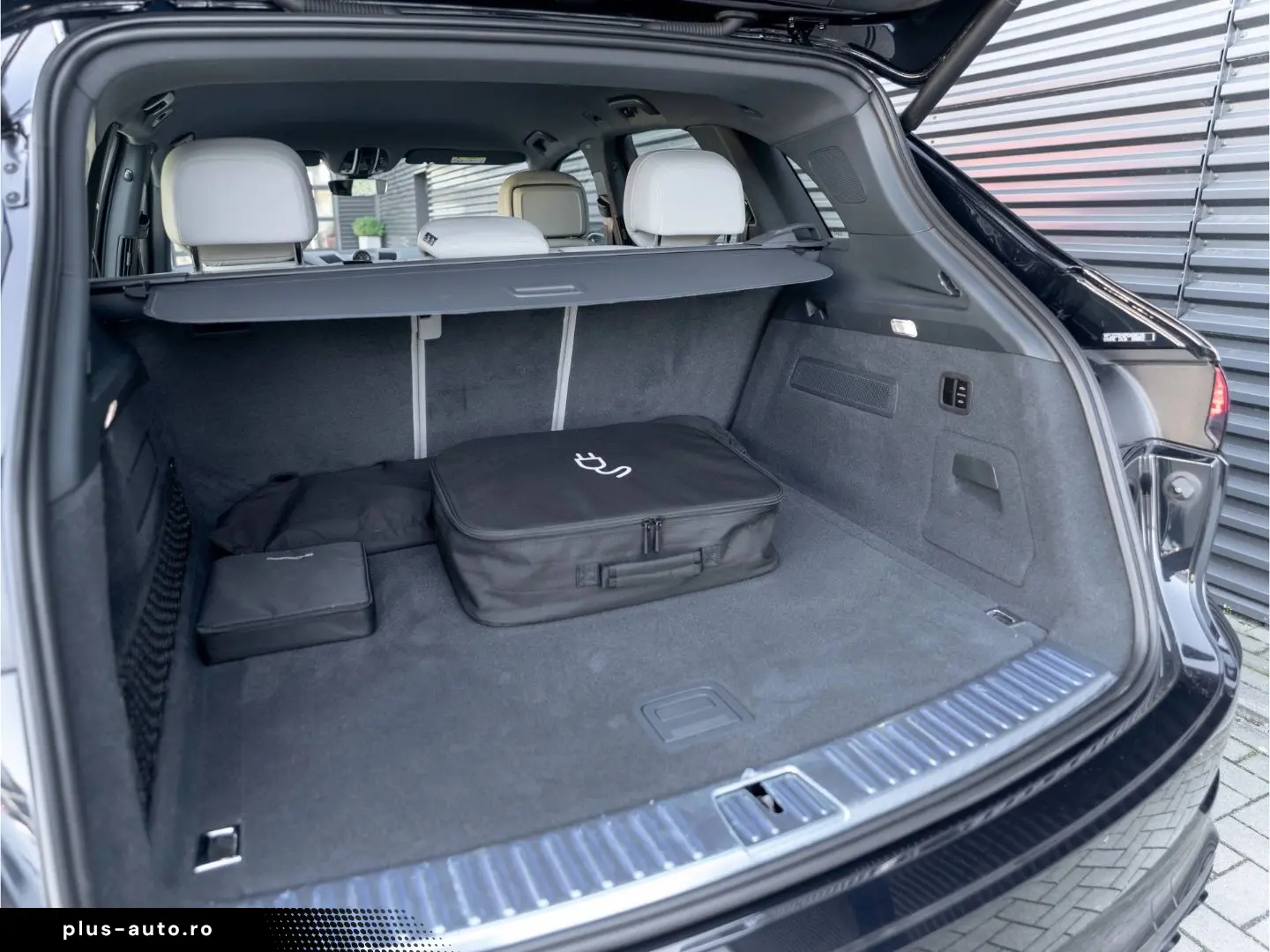 PORSCHE Cayenne E-Hy NiVision SoftClo InnoDr AirSusp Ventil