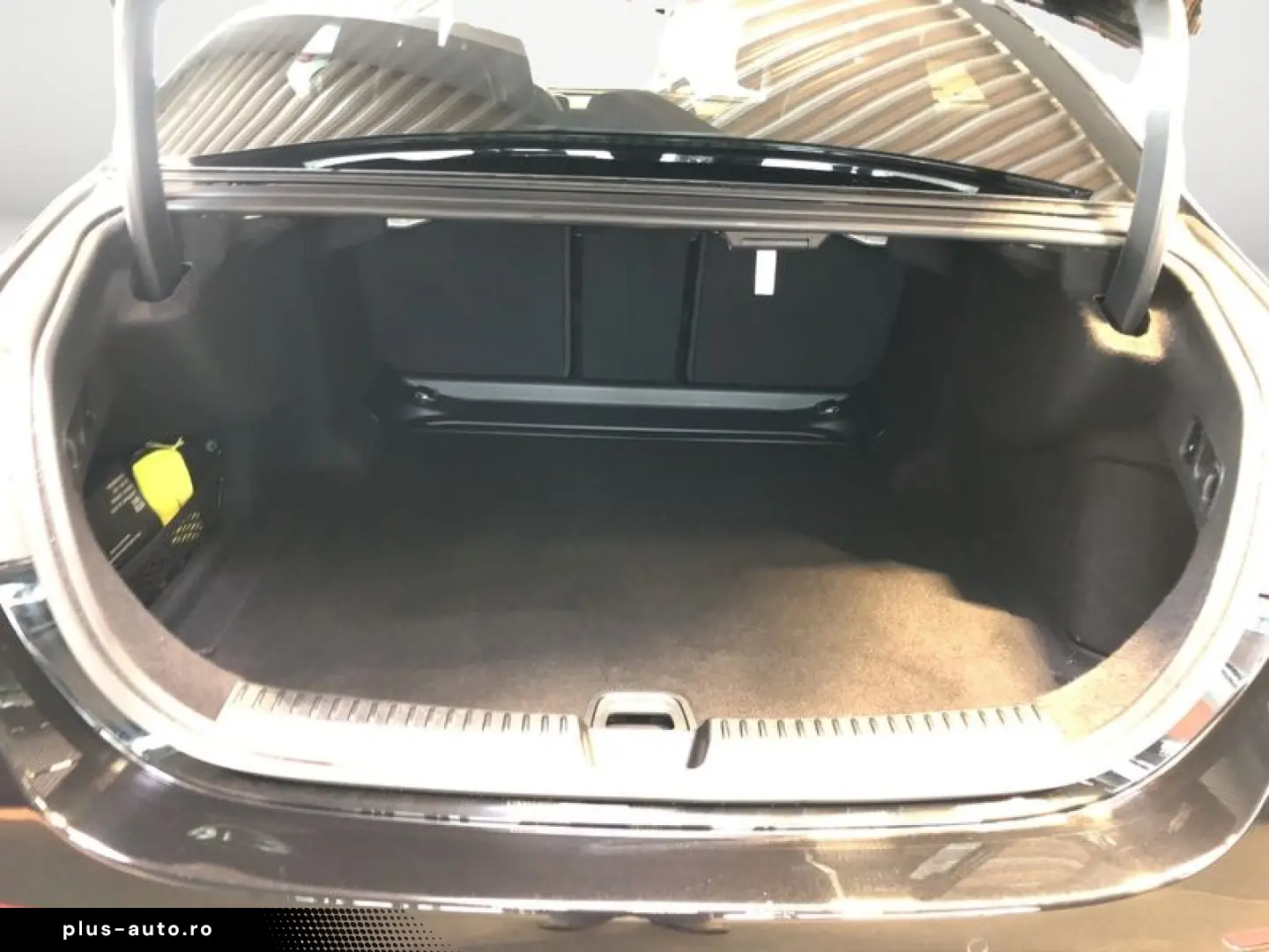 MERCEDES-BENZ E 220 d AMG AHK SHZ LED MBUX KLIMA