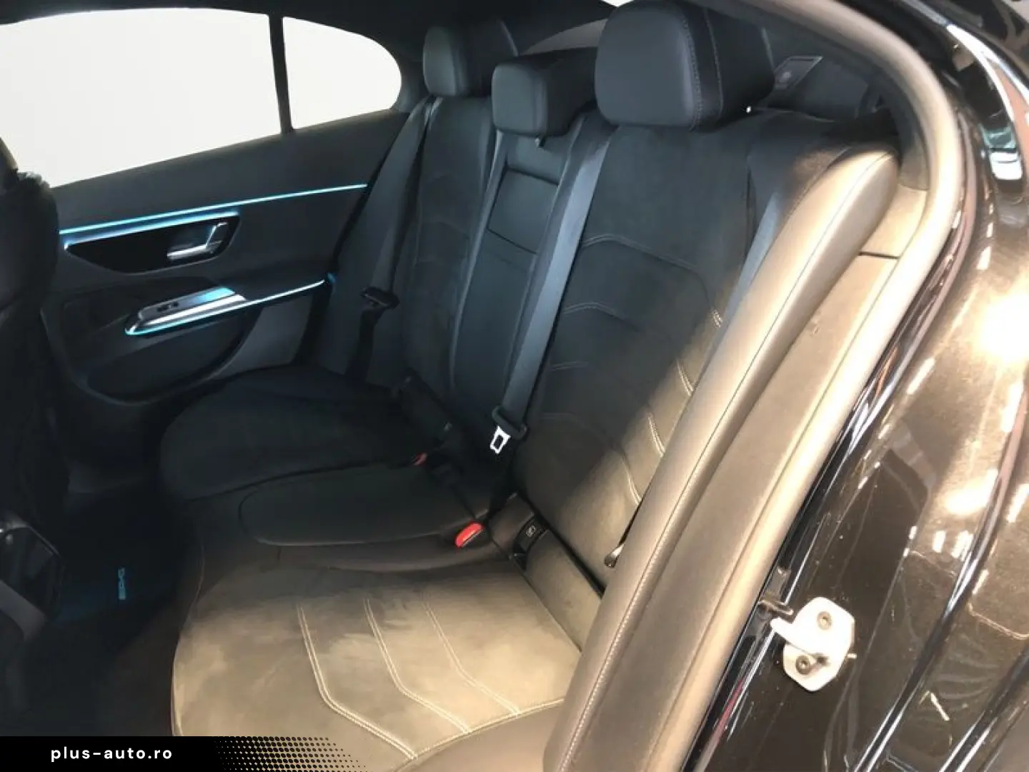 MERCEDES-BENZ E 220 d AMG AHK SHZ LED MBUX KLIMA