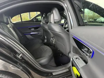 MERCEDES-BENZ E 220 d AMG Premium Superscreen 360  Pano 20