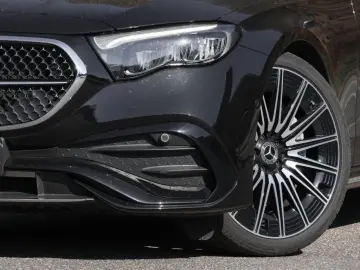 MERCEDES-BENZ E 220 d AMG-Sport Distr LED Cam Ambien…