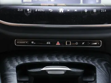 MERCEDES-BENZ E 220 d AMG-Sport Distr LED Cam Ambien…