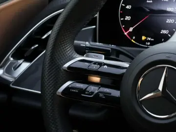 MERCEDES-BENZ E 220 d AMG-Sport Distr LED Cam Ambien…