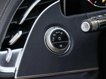 MERCEDES-BENZ E 220 d AMG-Sport Distr LED Cam Ambien…