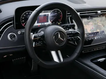 MERCEDES-BENZ E 220 d AMG-Sport Distr LED Cam Ambien…